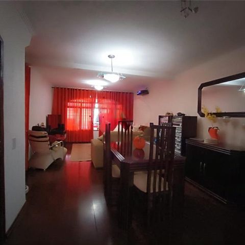 Casa à venda com 234m², 3 quartos e 3 vagas