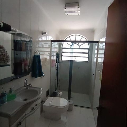 Casa à venda com 234m², 3 quartos e 3 vagas