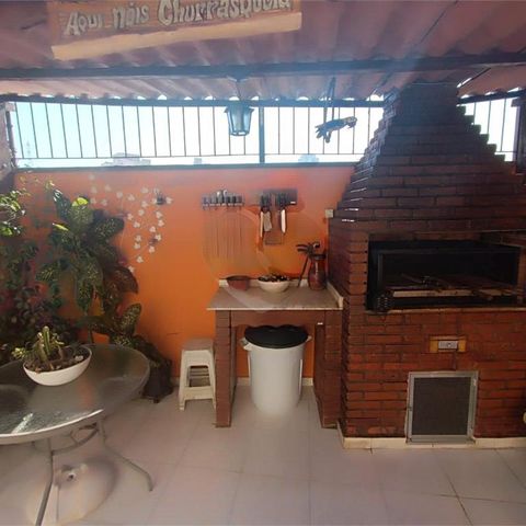 Casa à venda com 234m², 3 quartos e 3 vagas