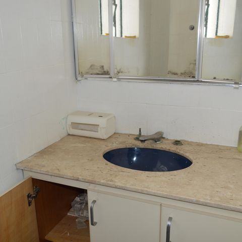 Casa à venda com 183m², 3 quartos e 2 vagasBanheiro