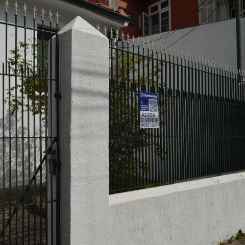 Casa à venda com 183m², 3 quartos e 2 vagasFachada + Plaquinha