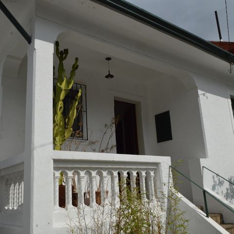 Casa à venda com 183m², 3 quartos e 2 vagasFachada