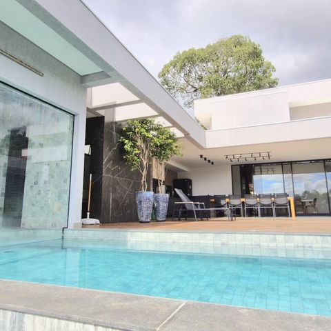 Casa de condomínio à venda com 1000m², 4 quartos e 4 vagasPiscina