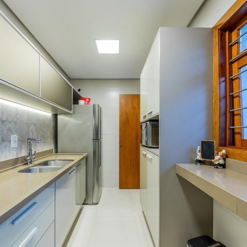 Casa de condomínio à venda com 182m², 3 quartos e 2 vagas