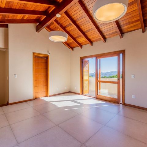 Casa de condomínio à venda com 182m², 3 quartos e 2 vagas