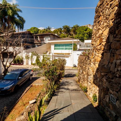 Casa para alugar com 530m², 4 quartos e 3 vagas Casa para alugar com 530m², 4 quartos e 3 vagasGaragem