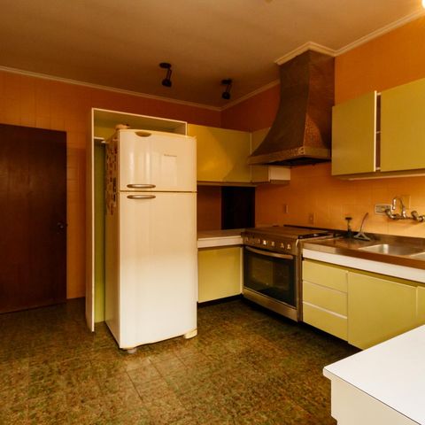 Casa para alugar com 530m², 4 quartos e 3 vagas Casa para alugar com 530m², 4 quartos e 3 vagasCozinha