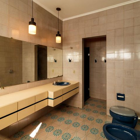 Casa para alugar com 530m², 4 quartos e 3 vagas Casa para alugar com 530m², 4 quartos e 3 vagasBanheiro da Suíte 1