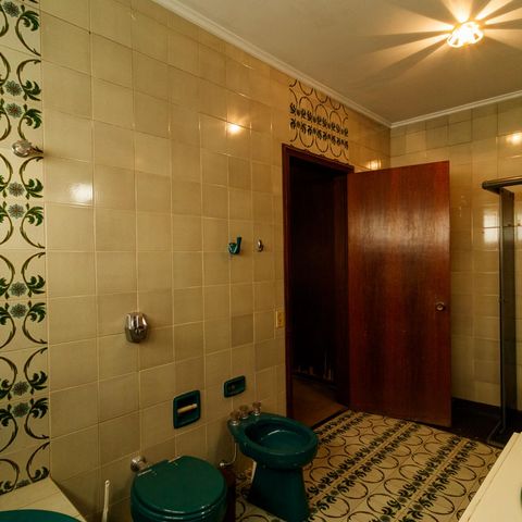 Casa para alugar com 530m², 4 quartos e 3 vagas Casa para alugar com 530m², 4 quartos e 3 vagasBanheiro da Suíte 2
