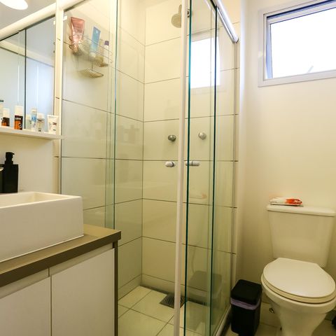 Apartamento à venda com 66m², 2 quartos e 2 vagas Apartamento à venda com 66m², 2 quartos e 2 vagasBanheiro da Suíte 1