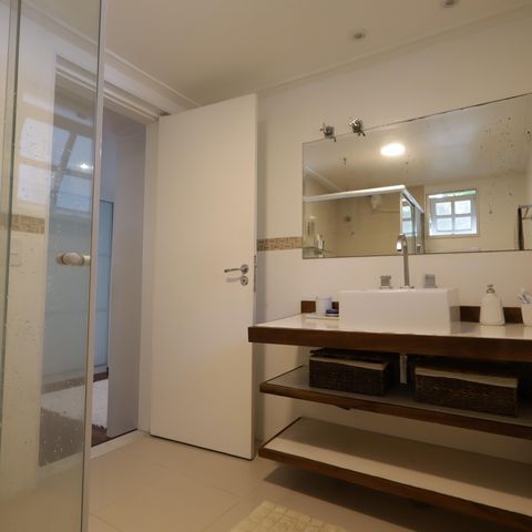 Casa à venda com 351m², 3 quartos e 3 vagasBanheiro da Suíte 2