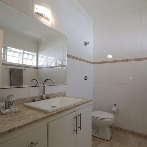 Casa à venda com 351m², 3 quartos e 3 vagasBanheiro