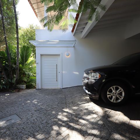 Casa à venda com 351m², 3 quartos e 3 vagasGaragem