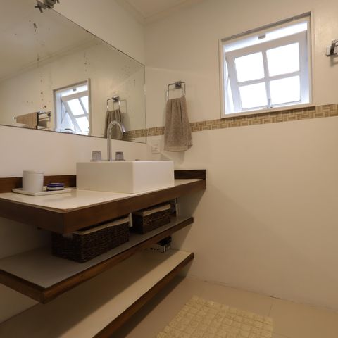 Casa à venda com 351m², 3 quartos e 3 vagasBanheiro da Suíte 2