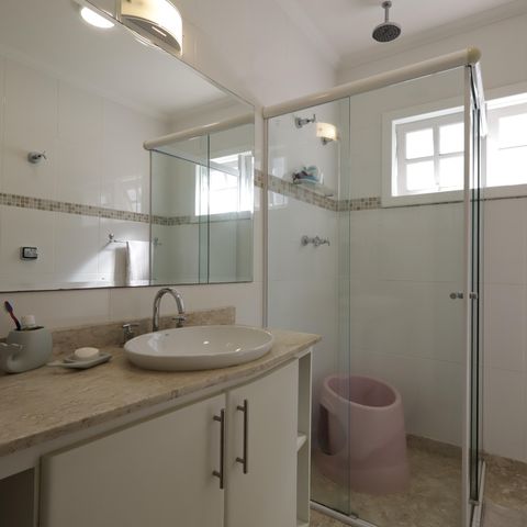 Casa à venda com 351m², 3 quartos e 3 vagasBanheiro da Suíte 1
