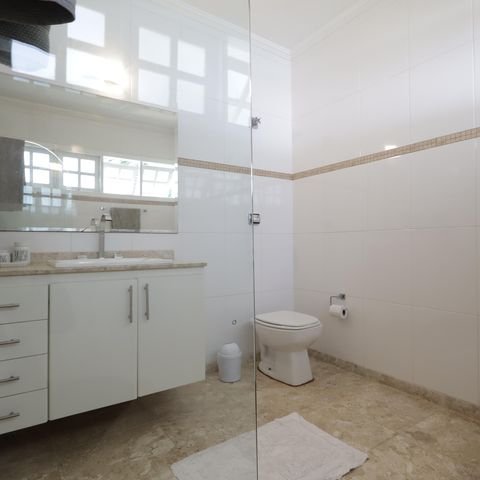 Casa à venda com 351m², 3 quartos e 3 vagasBanheiro
