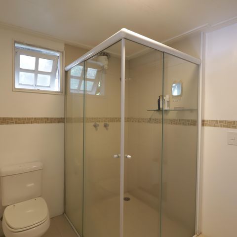 Casa à venda com 351m², 3 quartos e 3 vagasBanheiro da Suíte 2
