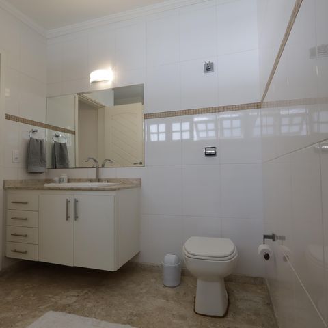 Casa à venda com 351m², 3 quartos e 3 vagasBanheiro