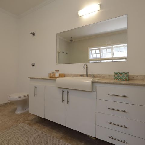Casa à venda com 351m², 3 quartos e 3 vagasBanheiro da Suíte 2