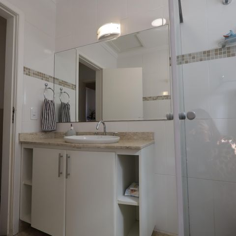 Casa à venda com 351m², 3 quartos e 3 vagasBanheiro da Suíte 1