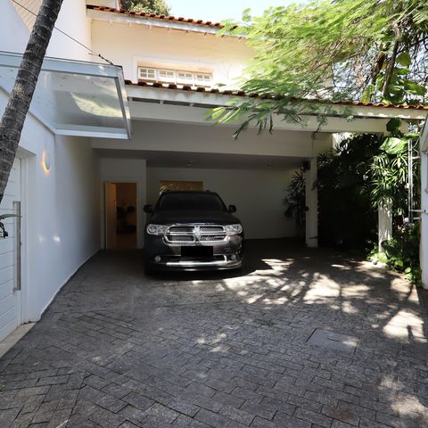 Casa à venda com 351m², 3 quartos e 3 vagasGaragem