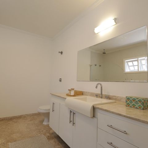 Casa à venda com 351m², 3 quartos e 3 vagasBanheiro da Suíte 2