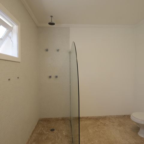 Casa à venda com 351m², 3 quartos e 3 vagasBanheiro da Suíte 2