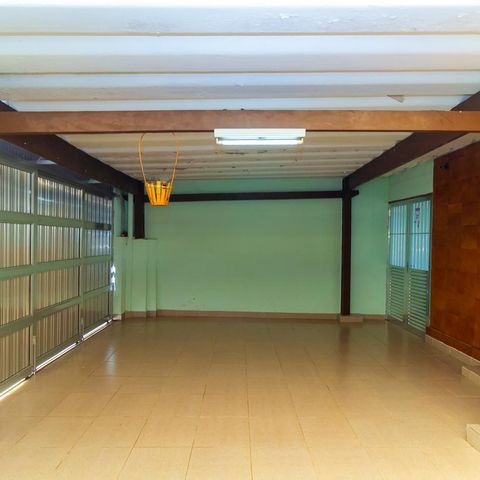 Casa à venda com 320m², 3 quartos e 2 vagas Casa à venda com 320m², 3 quartos e 2 vagasGaragem