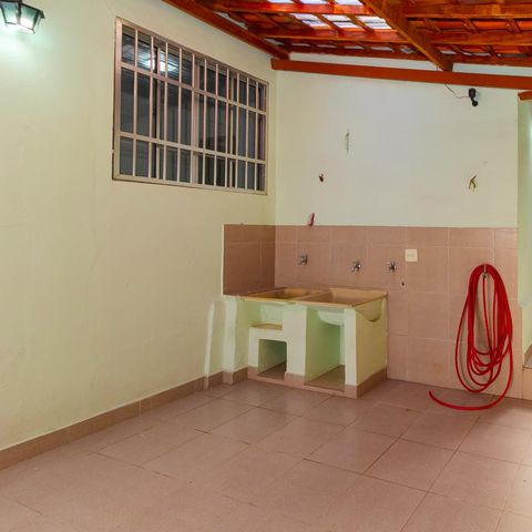 Casa à venda com 320m², 3 quartos e 2 vagas Casa à venda com 320m², 3 quartos e 2 vagasCasa 1 Área de Serviço