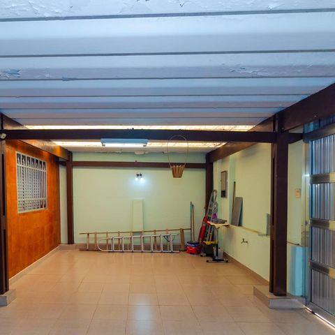Casa à venda com 320m², 3 quartos e 2 vagas Casa à venda com 320m², 3 quartos e 2 vagasGaragem