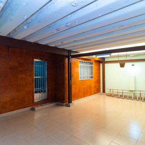 Casa à venda com 320m², 3 quartos e 2 vagas Casa à venda com 320m², 3 quartos e 2 vagasGaragem