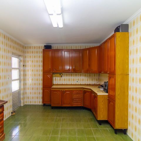 Casa à venda com 320m², 3 quartos e 2 vagas Casa à venda com 320m², 3 quartos e 2 vagasCasa 1 Cozinha