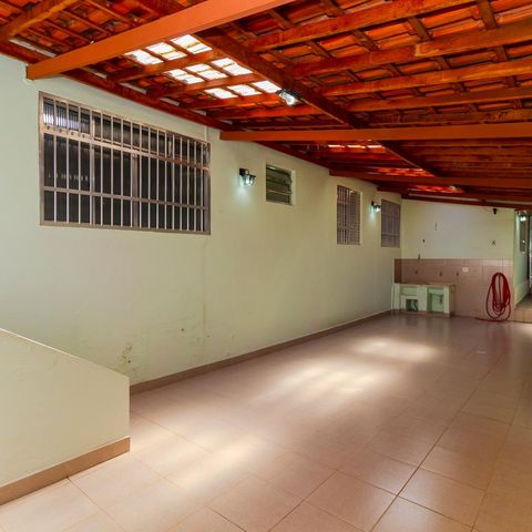 Casa à venda com 320m², 3 quartos e 2 vagas Casa à venda com 320m², 3 quartos e 2 vagasCasa 1 Área de Serviço