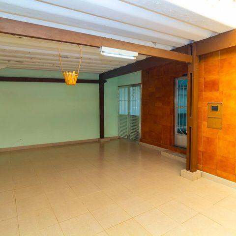 Casa à venda com 320m², 3 quartos e 2 vagas Casa à venda com 320m², 3 quartos e 2 vagasGaragem