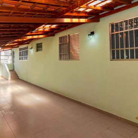 Casa à venda com 320m², 3 quartos e 2 vagas Casa à venda com 320m², 3 quartos e 2 vagasCasa 1 Área de Serviço