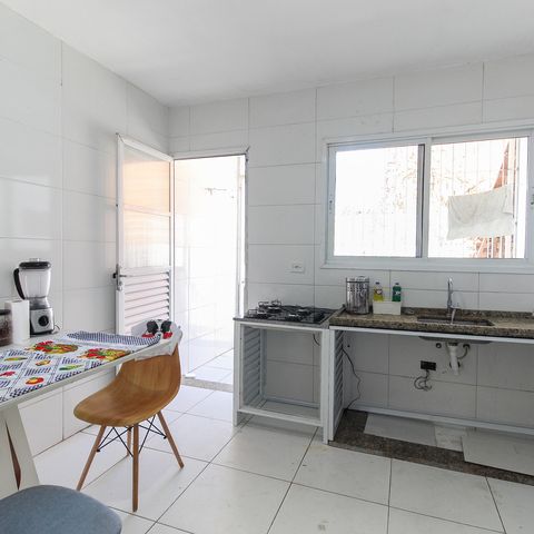 Casa à venda com 125m², 2 quartos e 2 vagas Casa à venda com 125m², 2 quartos e 2 vagasCozinha