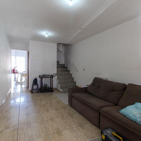 Casa à venda com 125m², 2 quartos e 2 vagas Casa à venda com 125m², 2 quartos e 2 vagasSala