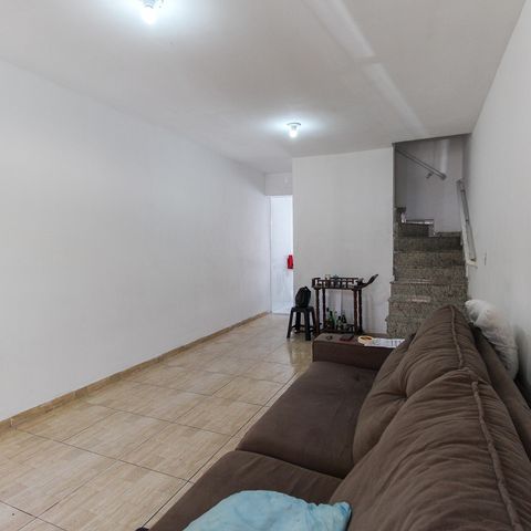 Casa à venda com 125m², 2 quartos e 2 vagas Casa à venda com 125m², 2 quartos e 2 vagasSala