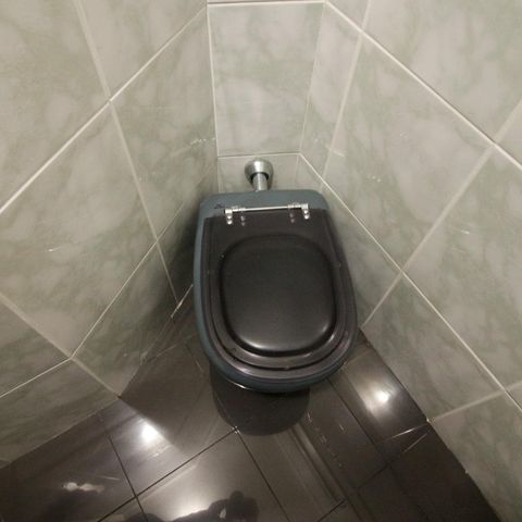 Casa à venda com 274m², 3 quartos e 5 vagasBanheiro 2
