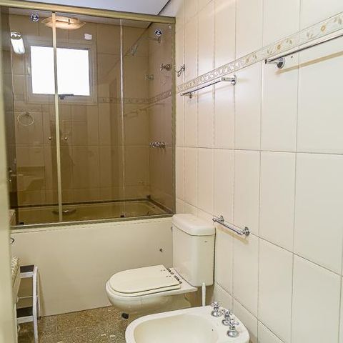 Apartamento à venda com 146m², 3 quartos e 3 vagas Apartamento à venda com 146m², 3 quartos e 3 vagasBanheiro Suíte 3