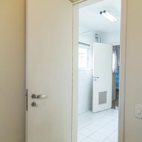Apartamento à venda com 146m², 3 quartos e 3 vagas Apartamento à venda com 146m², 3 quartos e 3 vagasQuarto de Serviço