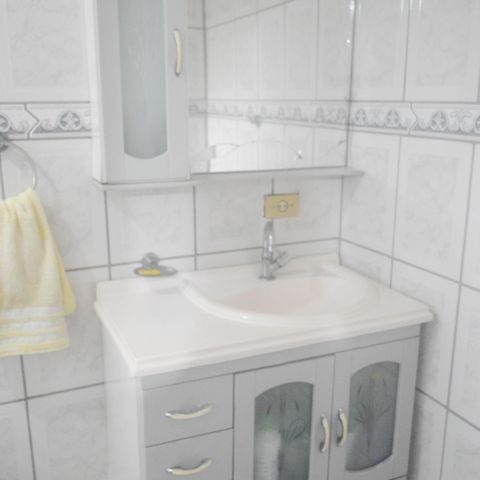 Casa à venda com 150m², 4 quartos e 2 vagas Casa à venda com 150m², 4 quartos e 2 vagasBanheiro