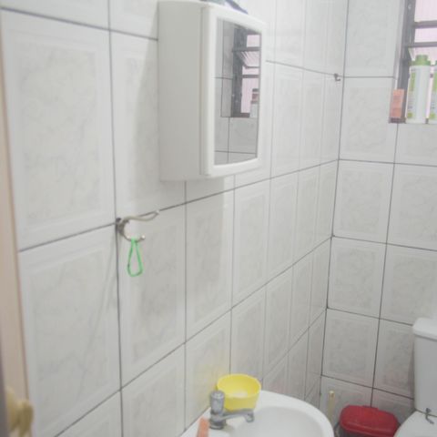 Casa à venda com 150m², 4 quartos e 2 vagas Casa à venda com 150m², 4 quartos e 2 vagasBanheiro 2 Casa 2