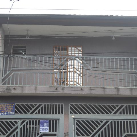 Casa à venda com 150m², 4 quartos e 2 vagas Casa à venda com 150m², 4 quartos e 2 vagasFachada