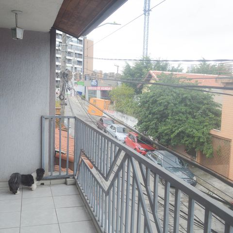 Casa à venda com 150m², 4 quartos e 2 vagas Casa à venda com 150m², 4 quartos e 2 vagasVaranda