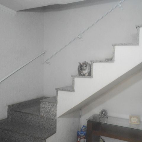 Casa à venda com 150m², 4 quartos e 2 vagas Casa à venda com 150m², 4 quartos e 2 vagasSala