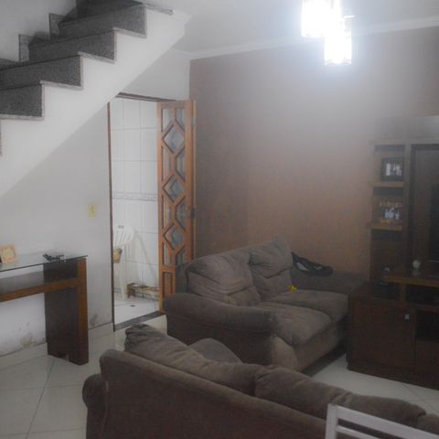 Casa à venda com 150m², 4 quartos e 2 vagas Casa à venda com 150m², 4 quartos e 2 vagasSala