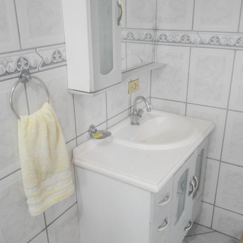 Casa à venda com 150m², 4 quartos e 2 vagas Casa à venda com 150m², 4 quartos e 2 vagasBanheiro