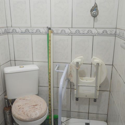 Casa à venda com 150m², 4 quartos e 2 vagas Casa à venda com 150m², 4 quartos e 2 vagasBanheiro
