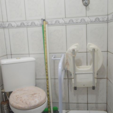 Casa à venda com 150m², 4 quartos e 2 vagas Casa à venda com 150m², 4 quartos e 2 vagasBanheiro